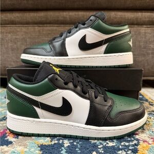Size 7Y/8.5W - Air Jordan 1 Low GS “Green Toe”